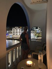 Pigadia Bay Karpathos balkon avond