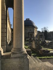 Brompton Cemetery Londen pilars