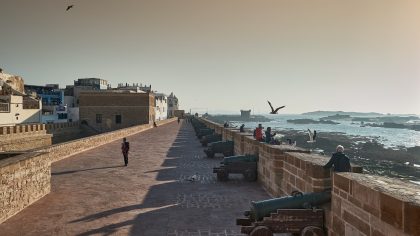 De leukste excursies en dagtrips vanuit Marrakech: Essaouira Marokko oceaan