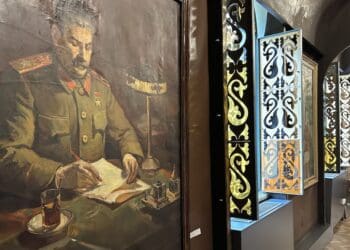 Georgië, Gori, Stalin museum, schilderij van Stalin